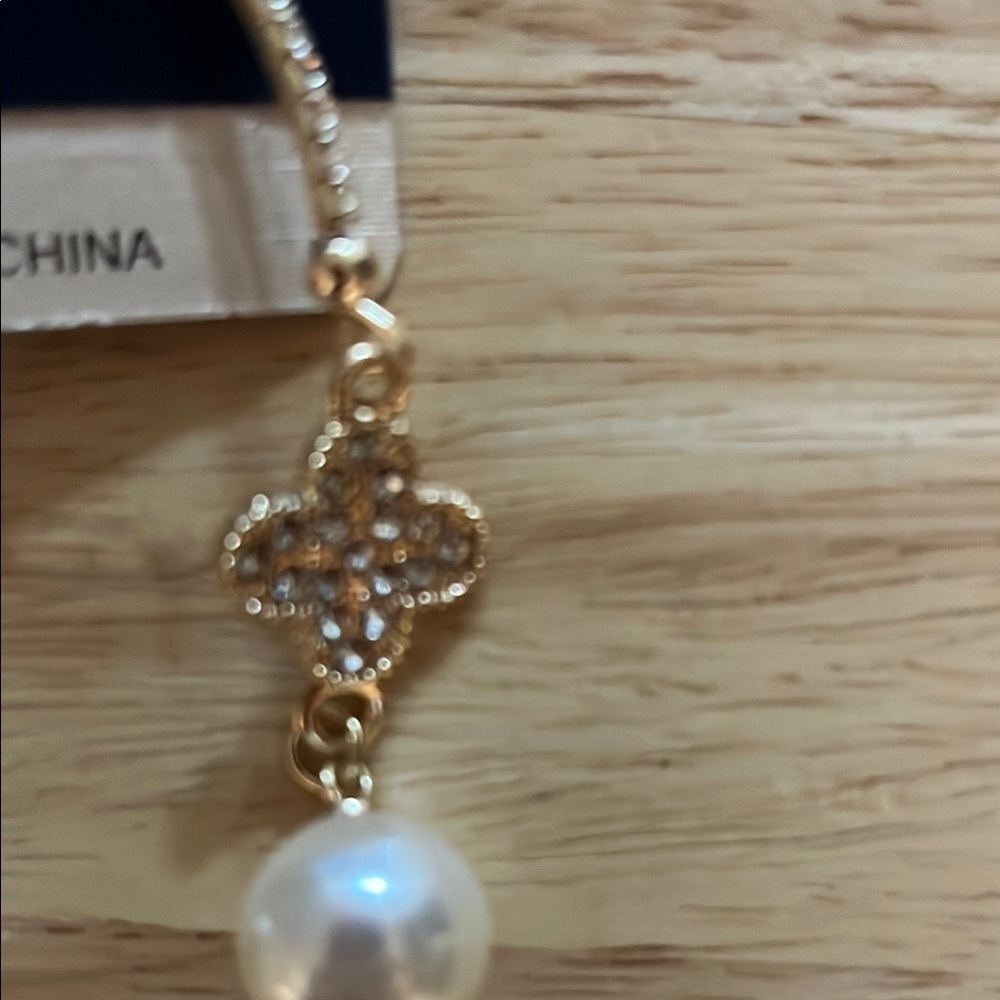 6/$25 Fashion Jewelry Gold and Pearl Drop Earrings - Picture 3 of 6